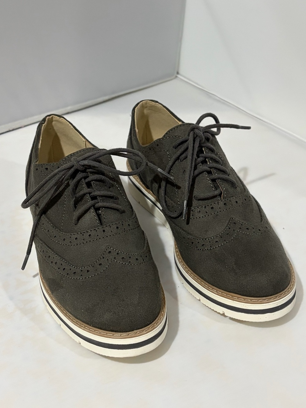 Soda Women's Dark Gray Suede Wingtip Lace-Up Flats